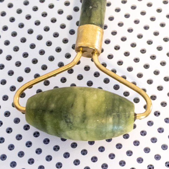 Jade Roller Gold Green Facial Beauty Tool Double Sided Handheld Massage Skin - Picture 2 of 2
